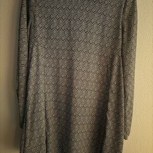 Gibson Black and White Geometric Top